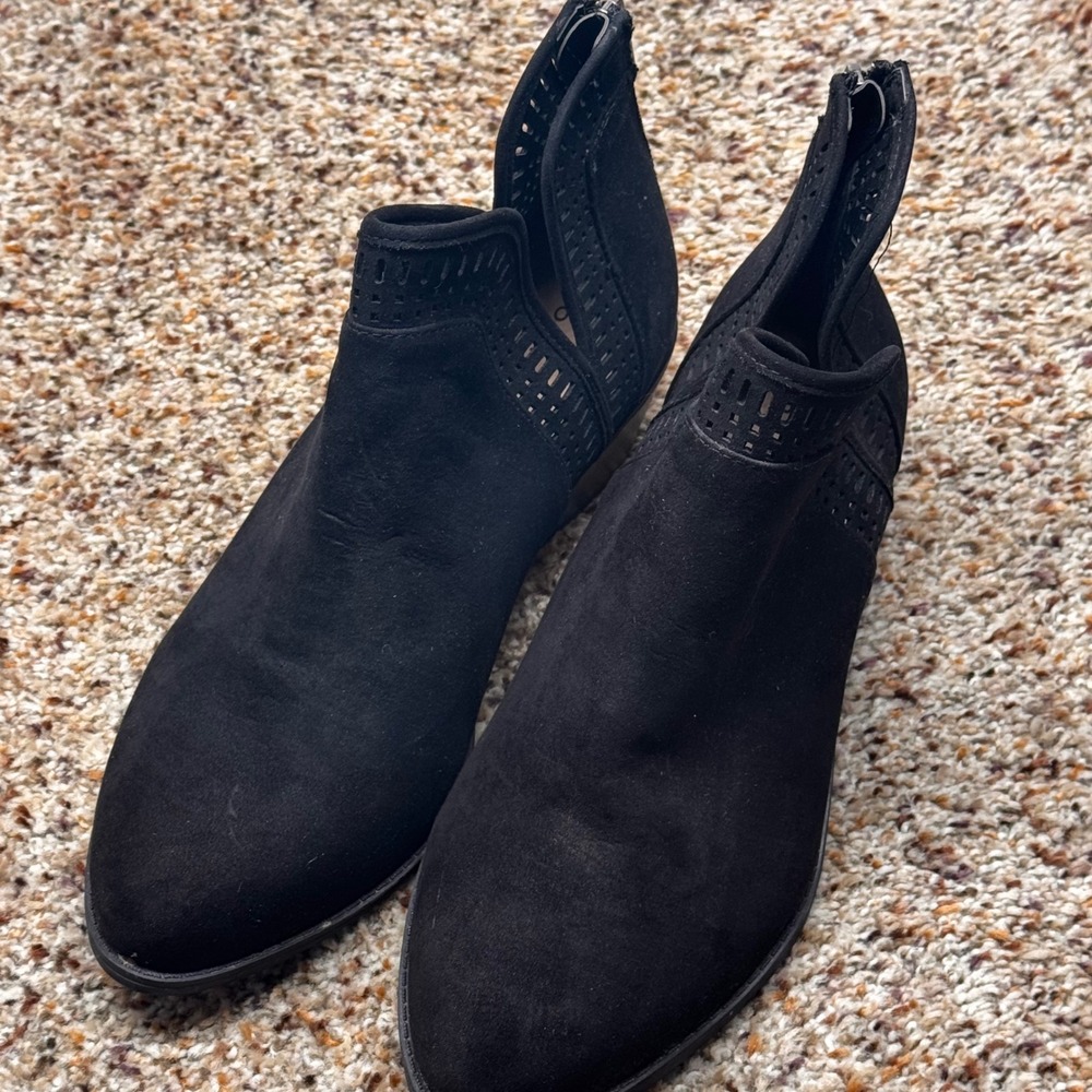 Torrid Womens Black Faux Suede Perforated Ankle Booties Side Cutout Size 10 NEW